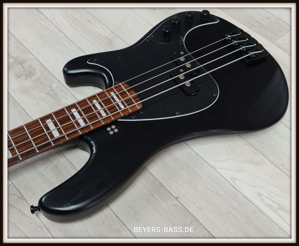 Sandberg California II VS4 Custom 3-EQ, Open Pore Black